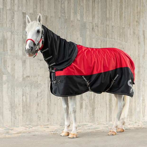 rote winterdecke helsinki mit 250 gramm fuellung und dem passenden halsteil mit fuellung